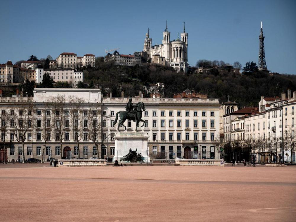 Chambre Spacieuse Au Calme Proche De Lyon Sathonay-Village Ngoại thất bức ảnh